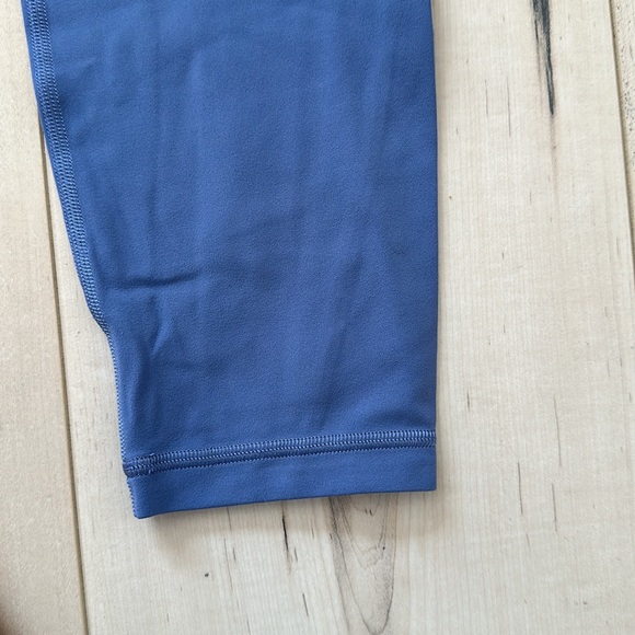 Lululemon l leggings 24 inch from inseam. Size 4 - Picture 3 of 6